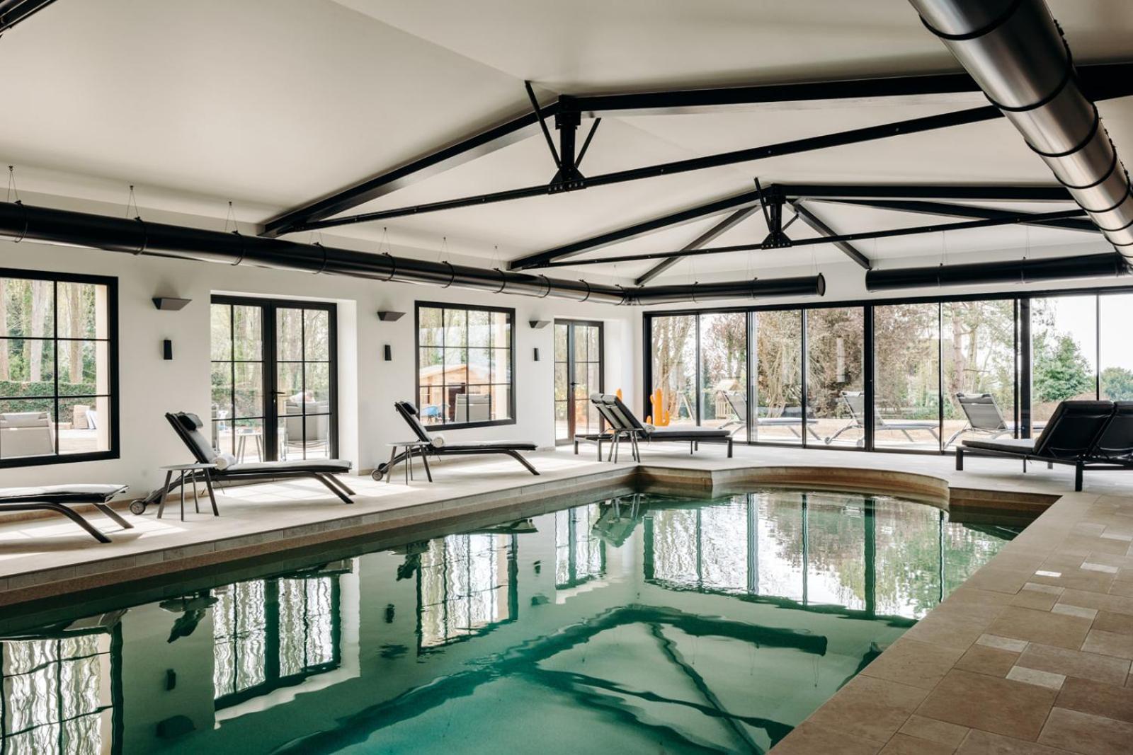 De Luxe Avec Piscine Couverte, Vue *